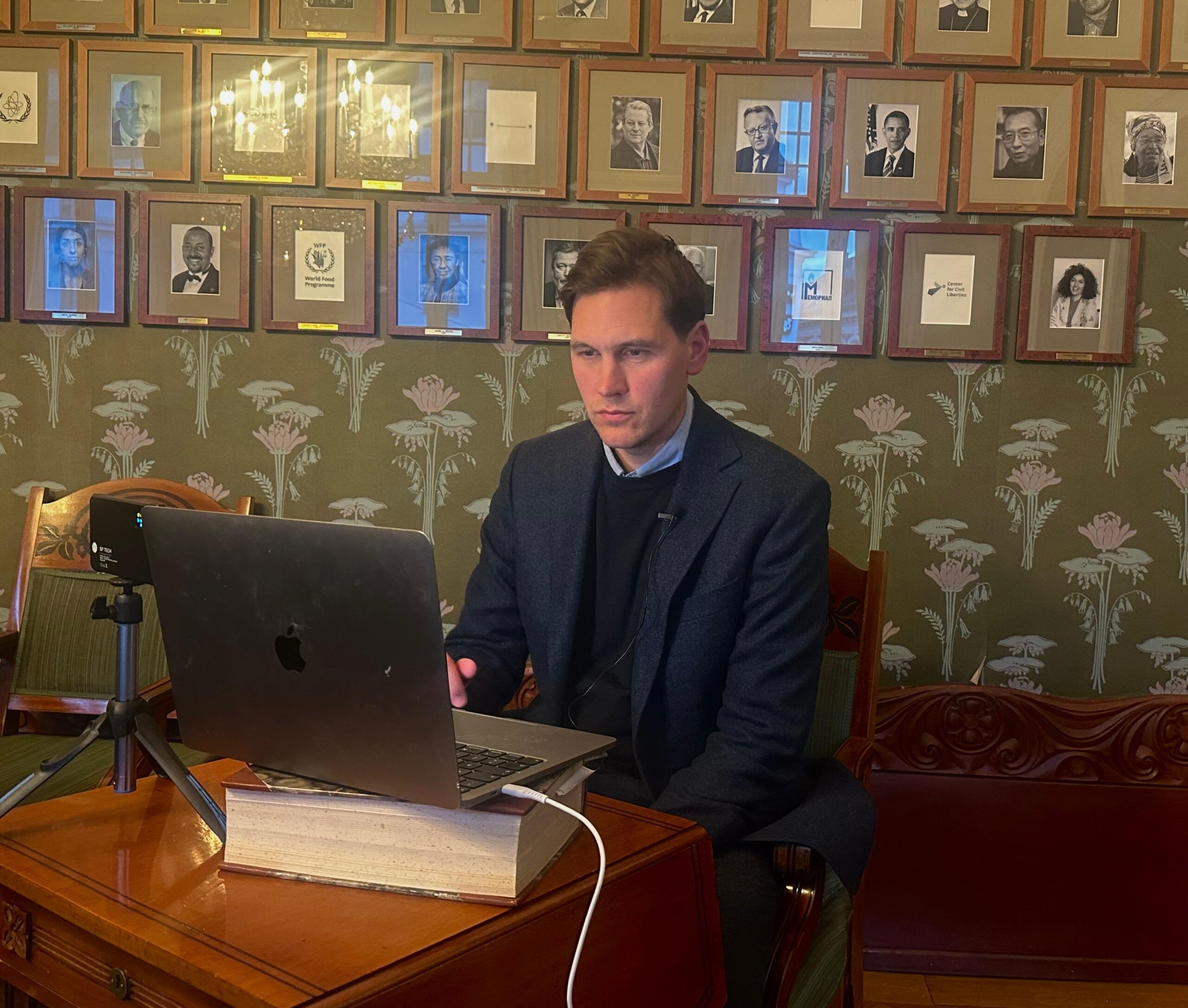 Joining the press conference from the Norwegian Nobel committee room. With Narges on the wall of peace